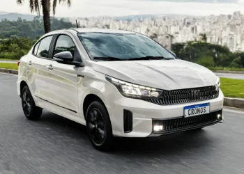 Fiat Cronos 2026 tem visual inspirado no Grande Panda e não muda motores