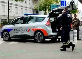 Aluno armado com faca mata colega e fere mais três em escola na França