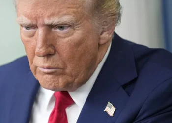 Irã rejeita negociações diretas com EUA sobre programa nuclear