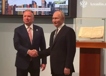 Trump pede que Rússia ‘se mexa’; enviado americano se reúne com Putin