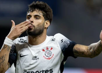 Yuri Alberto faz dueto com Belo em festa do Paulistão; veja