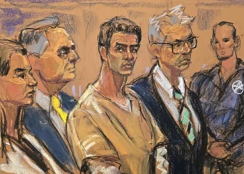 Luigi Mangione, acusado de assassinar CEO em Nova York, se declara inocente