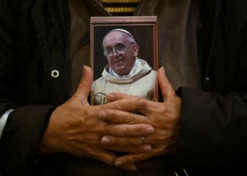 ‘Perdemos um avô, mas herdamos sua esperança’, diz sacerdote do Recife que prevê papa moderado