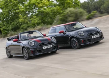 Novo Mini JCW chega por R$ 70.000 a mais do que hatch convencional