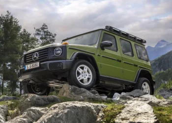 Mercedes Classe G ganha série com cara de anos 80 e nome bizarro