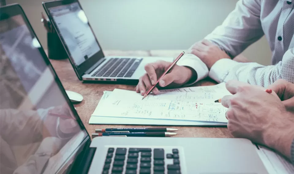 ‘Via verde’ para a imigração entra em vigor: o que se exige e que empresas são elegíveis?