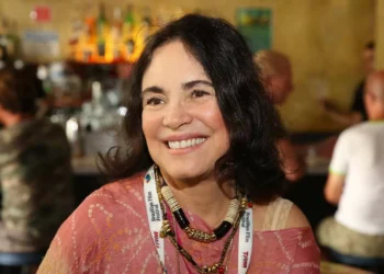 Regina Duarte apresenta primeira exposição de pintura em maio em Portugal