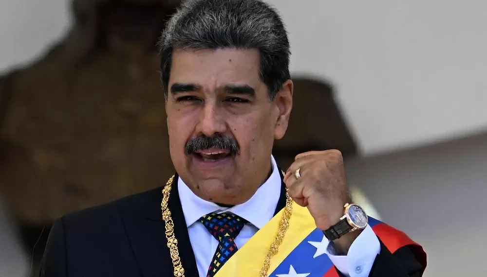 Maduro assina decreto de emergência para defender economia da Venezuela de tarifas de Trump