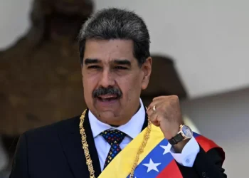 Maduro assina decreto de emergência para defender economia da Venezuela de tarifas de Trump