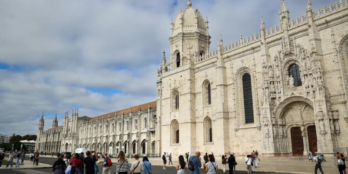 Trabalhadores de museus e monumentos em greve aos feriados a partir de hoje