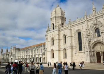 Trabalhadores de museus e monumentos em greve aos feriados a partir de hoje