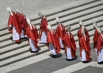 Às vésperas de conclave, cardeais buscam um novo papa ‘unificador’