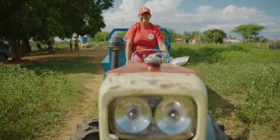 Brasil de Fato lança documentário sobre máquinas chinesas durante a Feira da Reforma Agrária