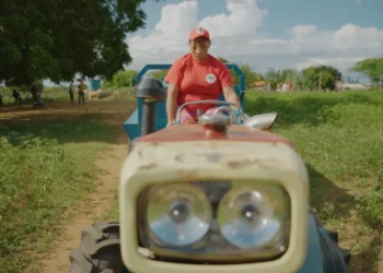 Brasil de Fato lança documentário sobre máquinas chinesas durante a Feira da Reforma Agrária