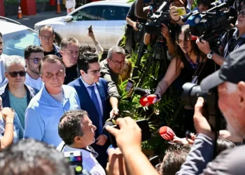 Bolsonaro recebe alta e convoca apoiadores para ação pela anistia aos envolvidos em atos golpistas