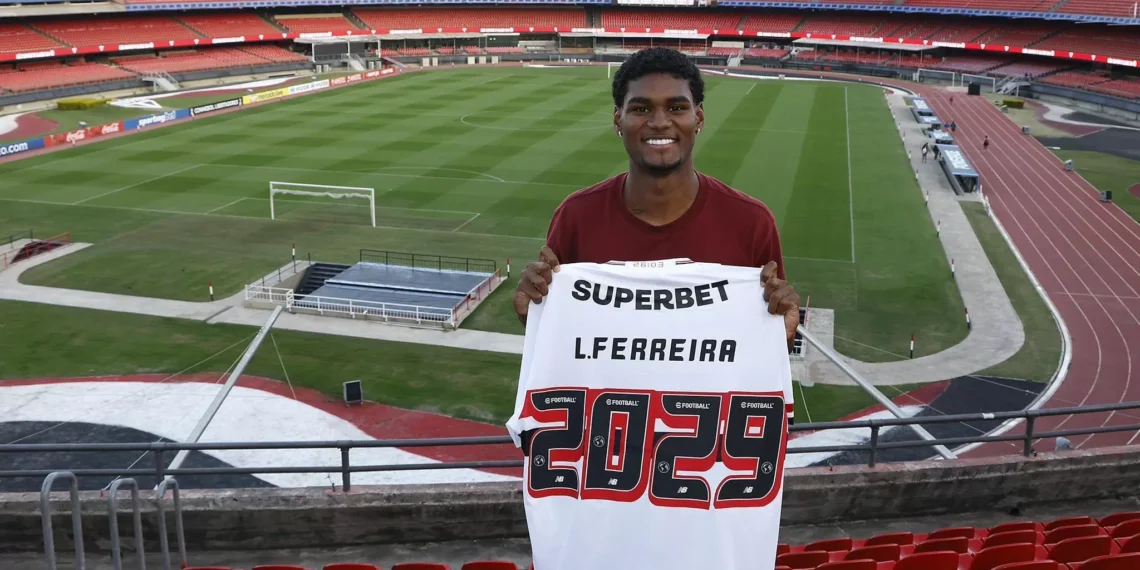 São Paulo renova contrato com Lucas Ferreira; saiba detalhes