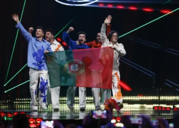 AO MINUTO: Siga a final da Eurovisão; Do lado de fora, há protestos