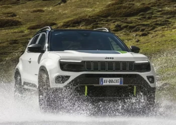 Como é o Jeep Avenger? Confira o que muda no carro brasileiro