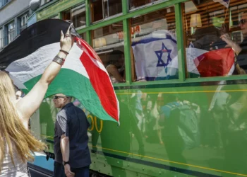 Eurovisão arranca com protestos (e Portugal ‘ignorado’ em passadeira)