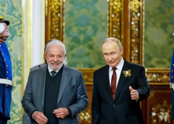 Lula telefona para Putin para pedir que presidente da Rússia se reúna com Zelensky em Istambul