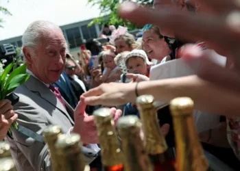 Rei Charles III chega ao Canadá para fortalecer soberania em meio a ameaças de anexação por Trump