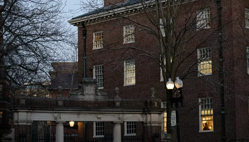 EUA pausam emissão de vistos de estudante para avaliar redes sociais de candidatos