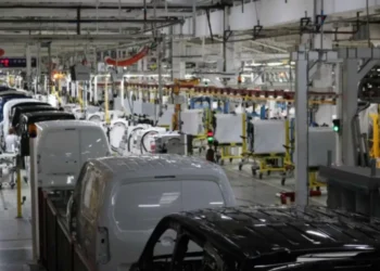 Setor da manufatura russa cai em abril