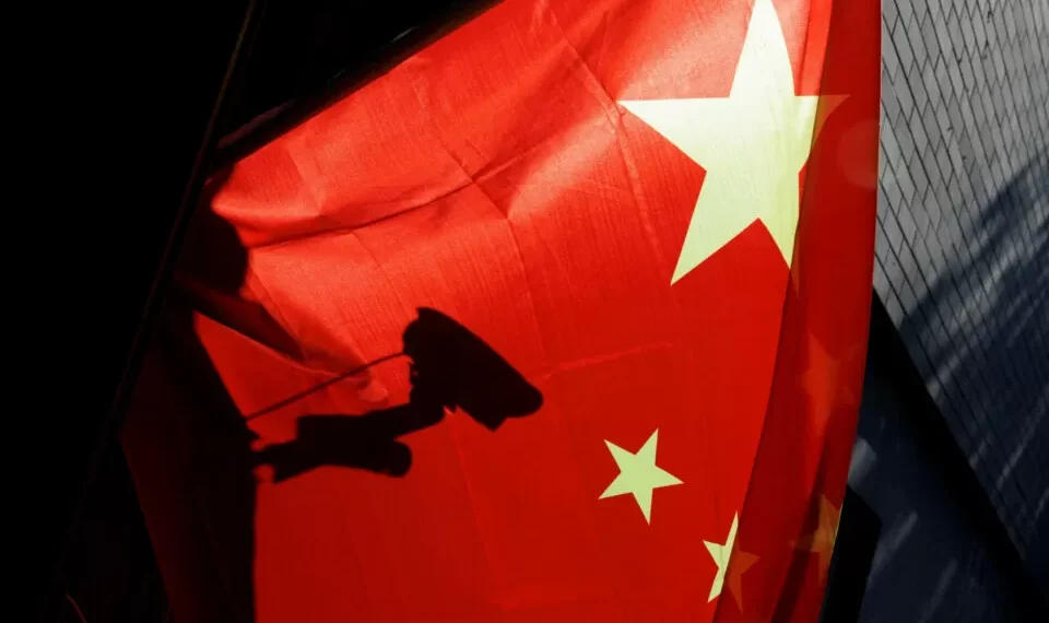 Onda de dívidas: Países vulneráveis enfrentam pressão financeira com empréstimos chineses