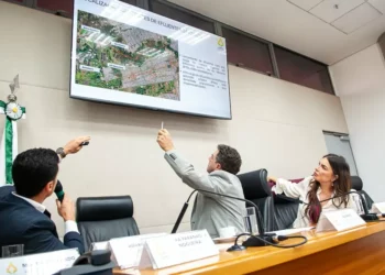 Licença vencida, efluentes tóxicos e falta de transparência: consultores detalham poluição do Rio Melchior