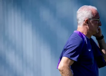 Dorival sobre pênalti de Memphis: “Alguns momentos precisam de intervenção”