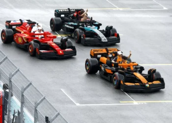 Pilotos da Fórmula 1 usam carros de Lego funcionais no GP de Miami