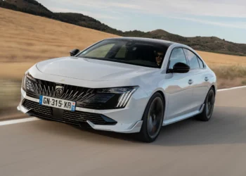 Peugeot 508 sai de linha e crava o fim dos sedãs da marca