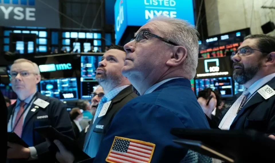 Wall Street fecha em queda provocada pelo conflito entre Israel e Irão