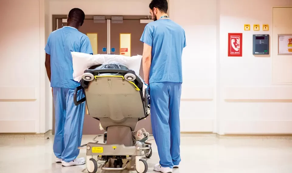 Enfermeiros dos hospitais privados com aumentos salariais de 100 euros