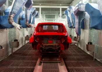 Carros coloridos usados tem maior valor e vendem tão rápido quanto os básicos