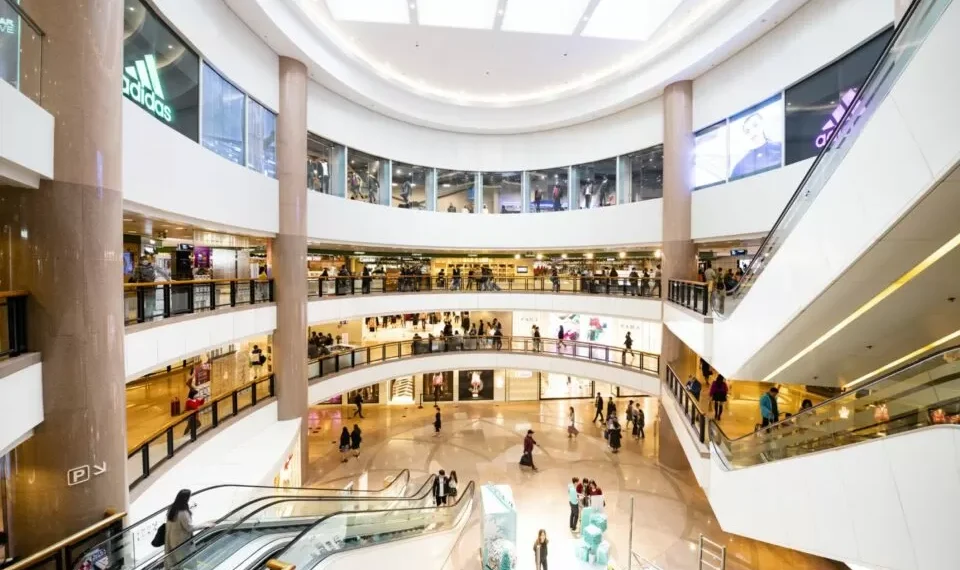 Comércio: 40 mil empregos ficariam em risco com fecho aos domingos