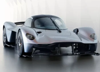 Dono de Aston Martin Valkyrie processa a marca após uma série de defeitos