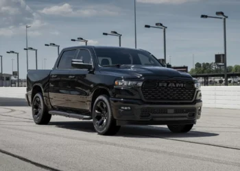 Ram 1500 2026 volta a ter motor V8 Hemi de 400 cv após críticas