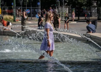 Com metade do sul do país em alerta vermelho, Portugal registra temperaturas de 44°C