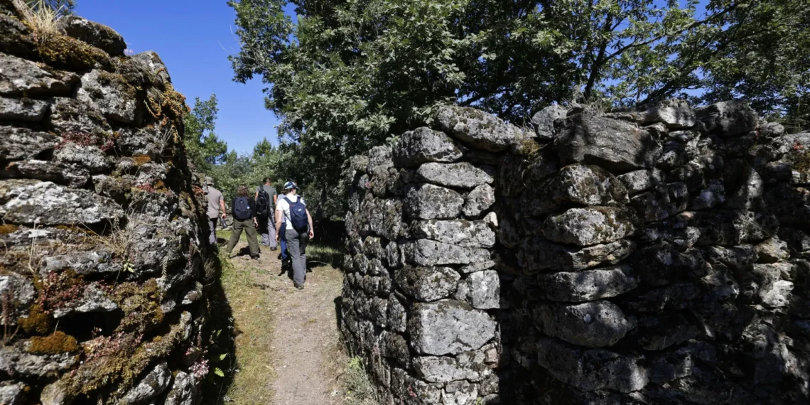 Arqueólogos mapeiam castros do Barroso para ‘ativar’ património histórico