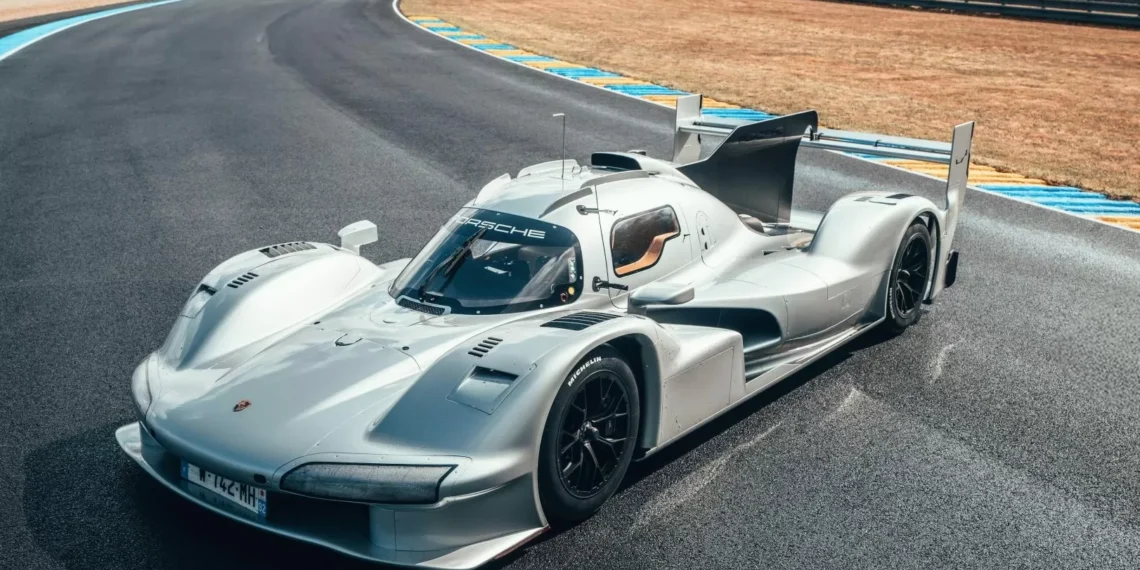 Porsche transforma carro da WEC em veículo de rua e repete o passado