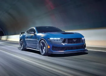 Ford Mustang Dark Horse tem 507 cv, peças de Shelby e começa a chegar ao Brasil