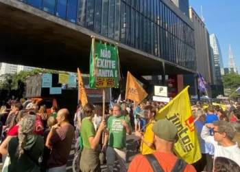 Milhares vão às ruas contra a PL da Devastação e em apoio a Marina Silva