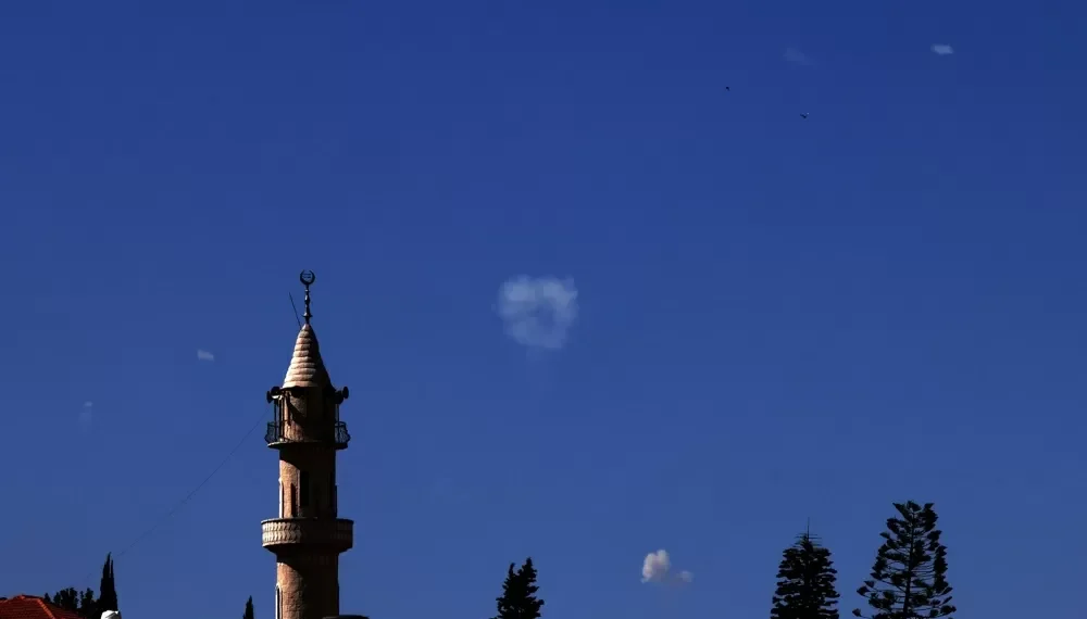 Europeus pedem retomada de diálogo nuclear; Irã se mostra aberto à diplomacia após fim dos ataques