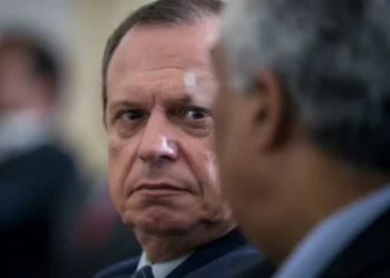 Defesa: “Atingir os 2% do PIB já este ano é um objetivo muito difícil”, diz Carlos César