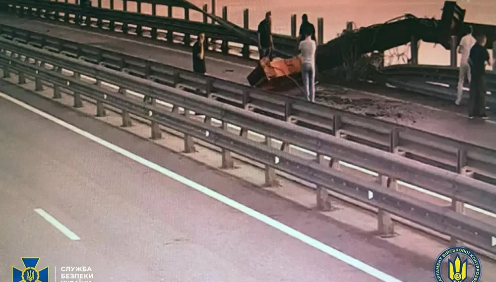 Ucrânia explode ponte estratégica na Crimeia dois dias depois de ataque surpresa contra Rússia