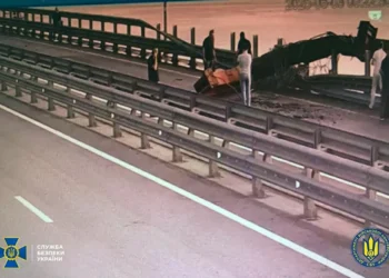 Ucrânia explode ponte estratégica na Crimeia dois dias depois de ataque surpresa contra Rússia