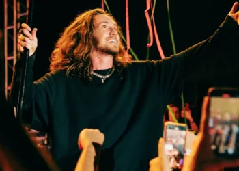 Calle Mambo e Vitor Kley atuam na Albergaria Convida 2025 em julho