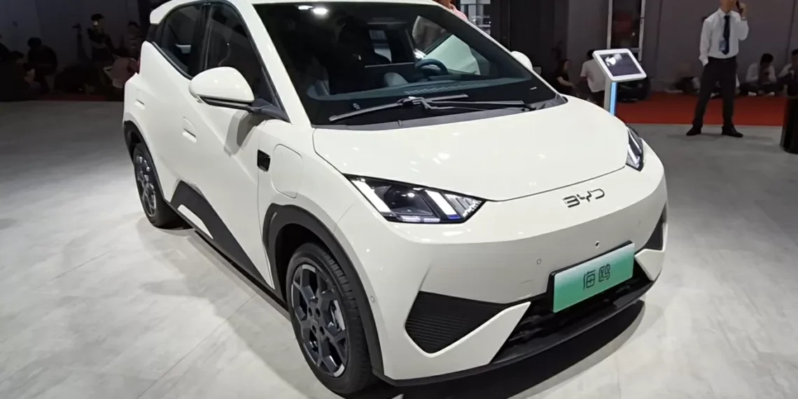 BYD processa 37 influenciadores por falarem mal da marca na internet