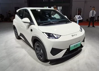 BYD processa 37 influenciadores por falarem mal da marca na internet